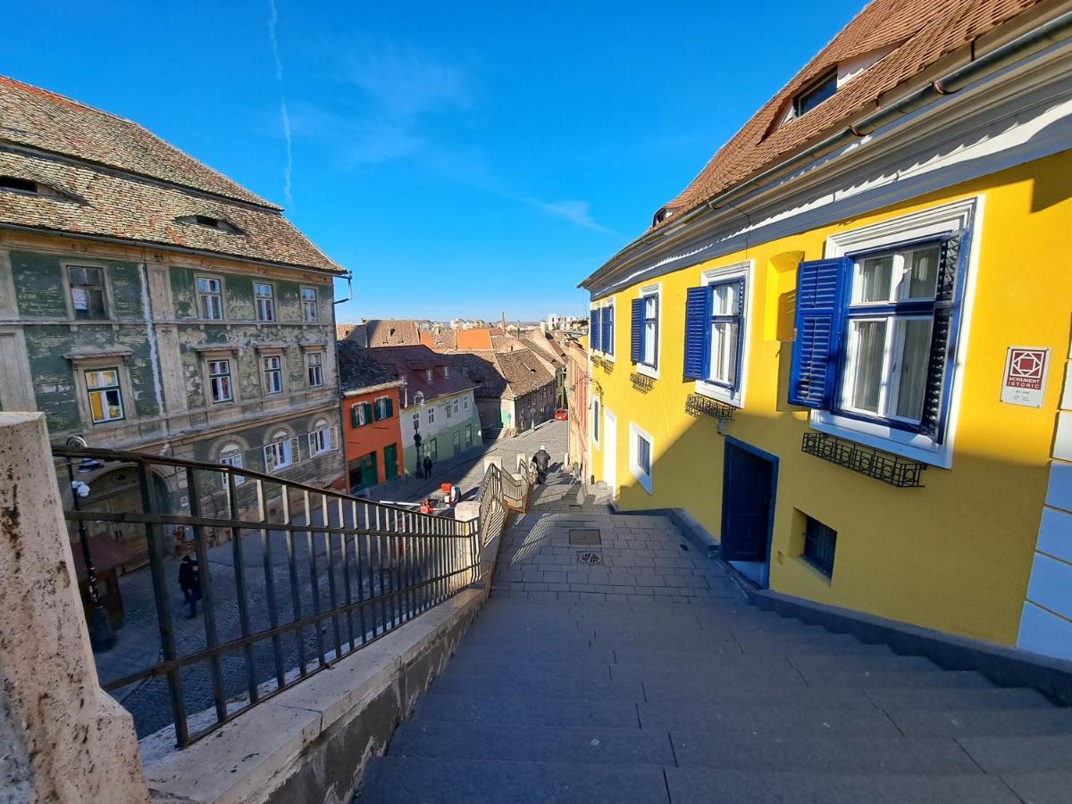 Cozy Apartment In The Heart Of Sibiu Extérieur photo