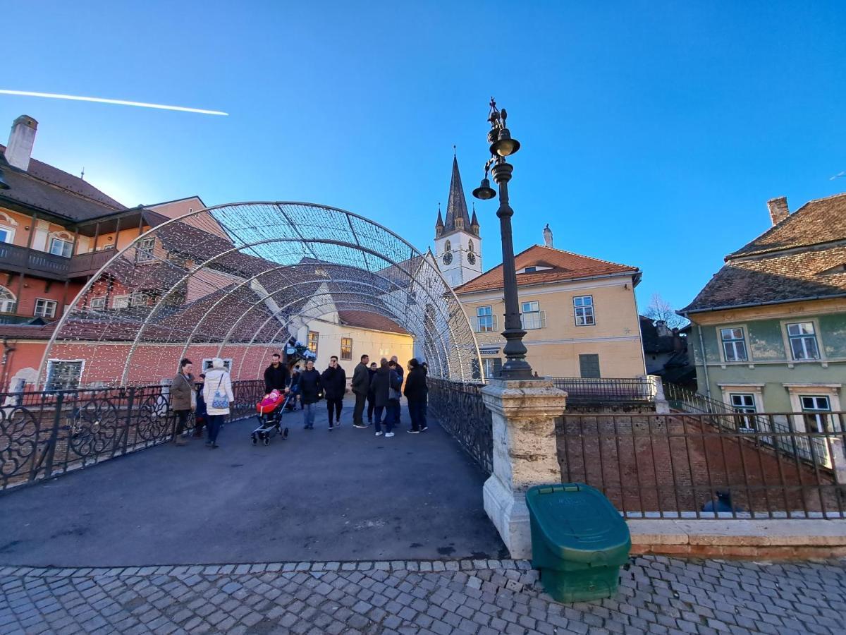 Cozy Apartment In The Heart Of Sibiu Extérieur photo