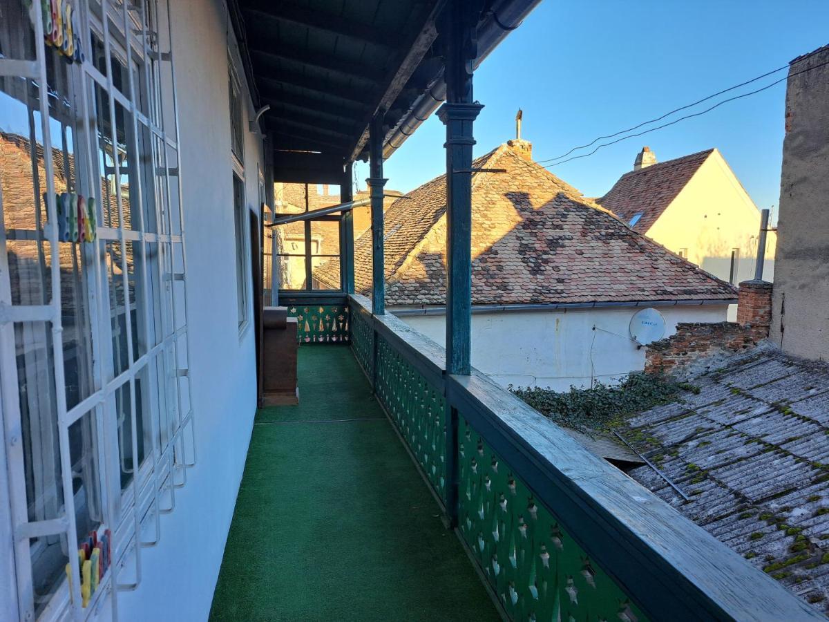 Cozy Apartment In The Heart Of Sibiu Extérieur photo