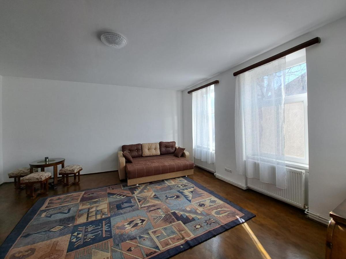 Cozy Apartment In The Heart Of Sibiu Extérieur photo